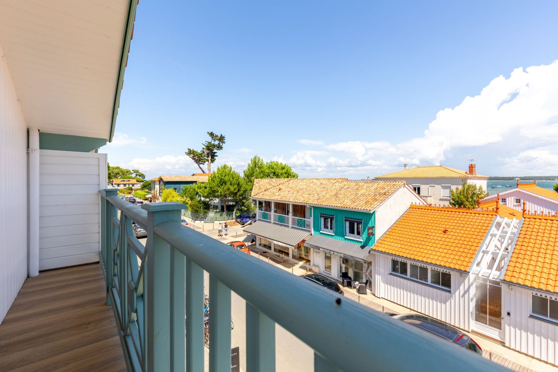 apartment 5 Rooms for sale on CAP FERRET (33970)