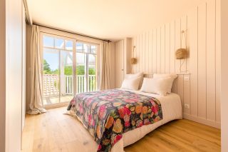 apartment 5 Rooms for sale on CAP FERRET (33970)