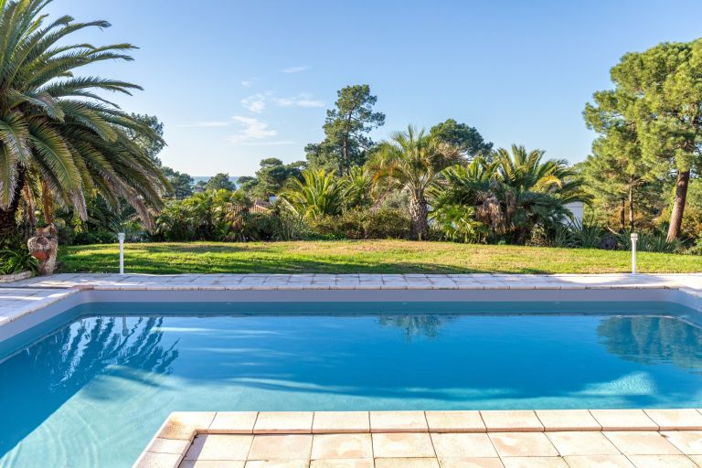 house 12 Rooms for sale on PYLA SUR MER (33115)