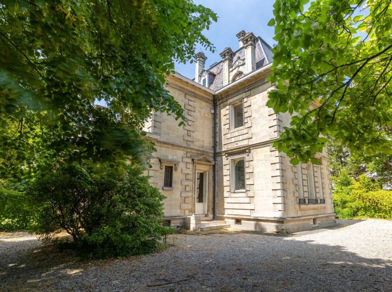 propriété 13 Pièces en vente sur BORDEAUX (33000)