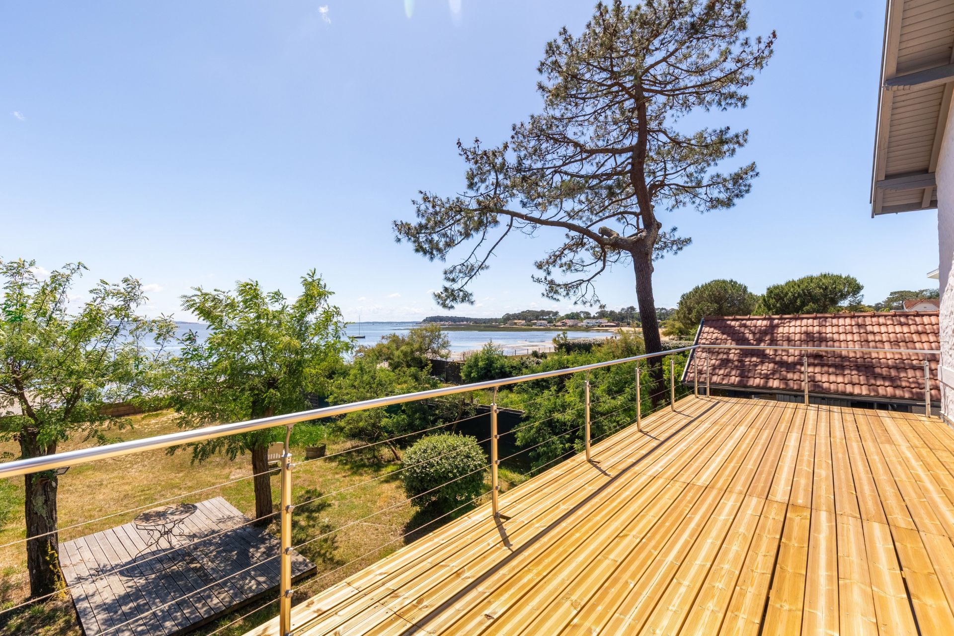 house 6 Rooms for sale on CAP FERRET (33970)