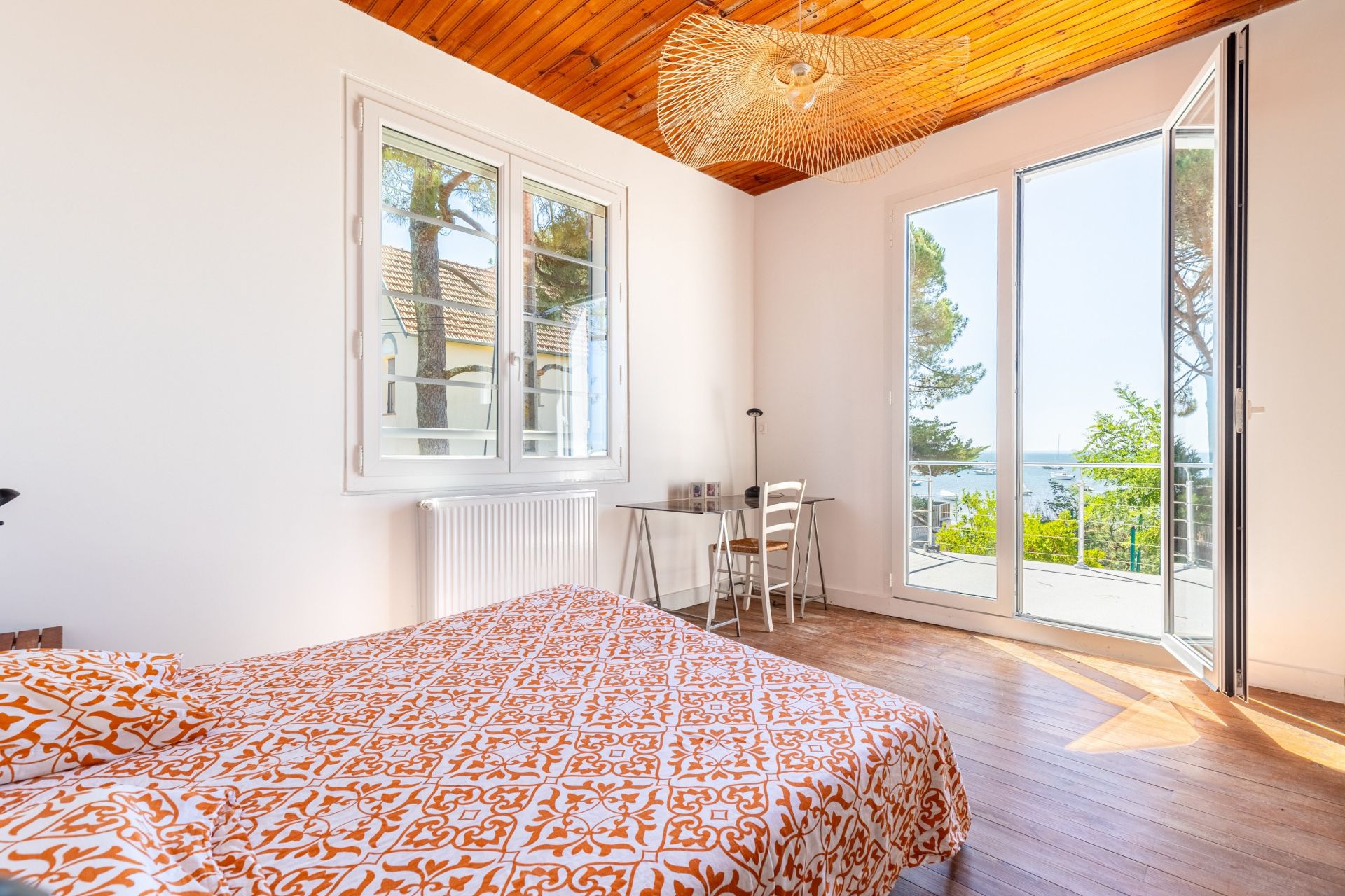 house 6 Rooms for sale on CAP FERRET (33970)