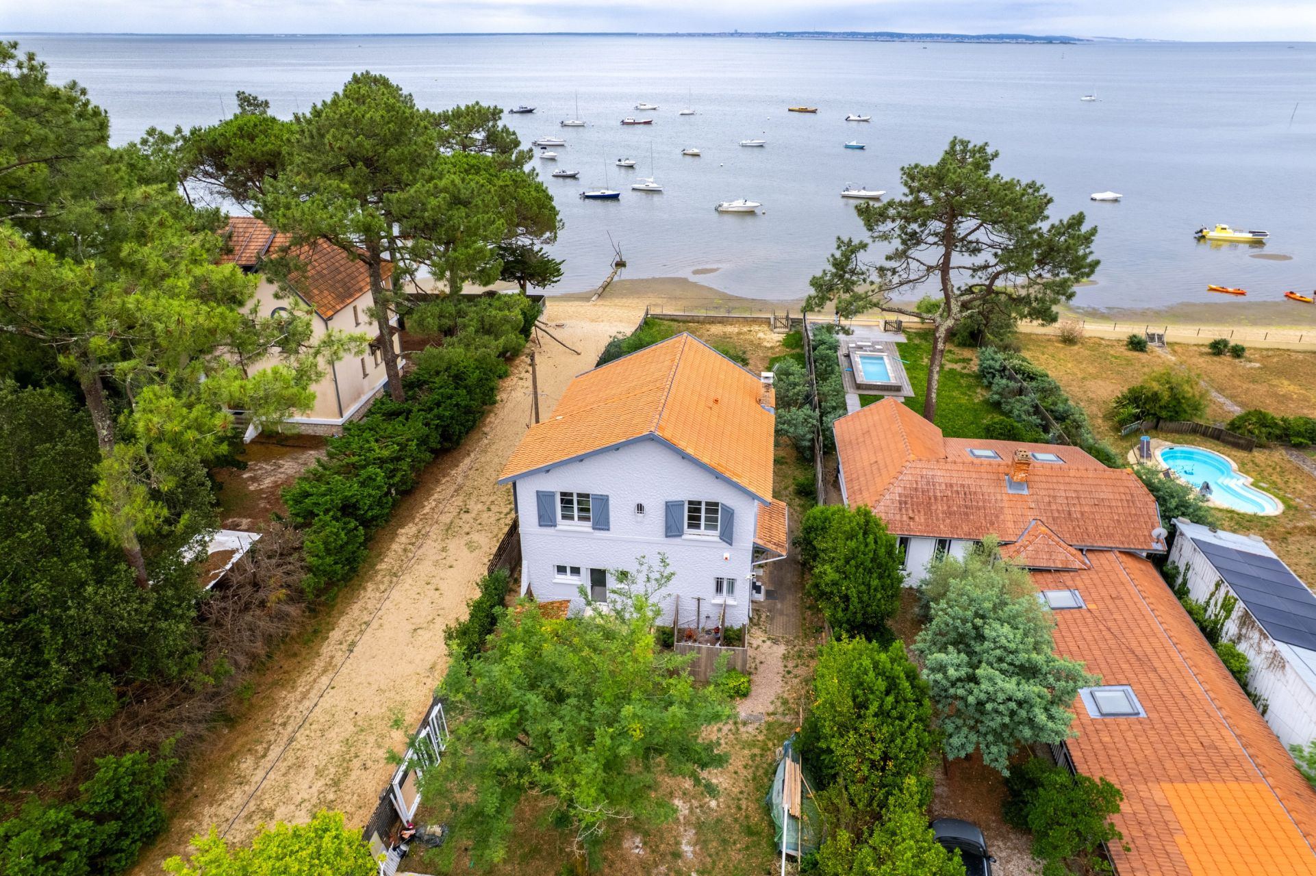 house 6 Rooms for sale on CAP FERRET (33970)