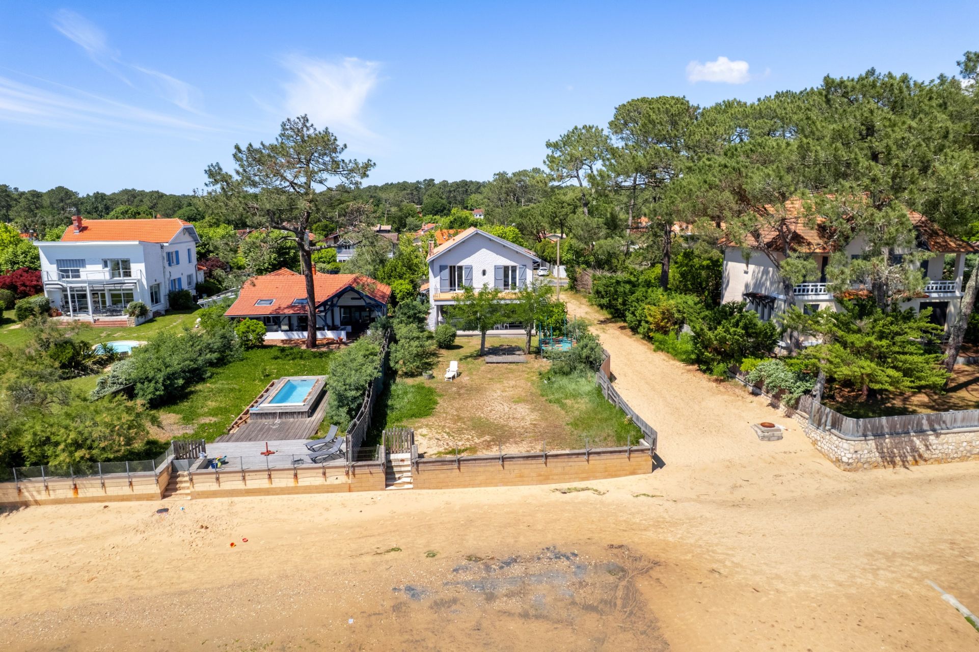 house 6 Rooms for sale on CAP FERRET (33970)