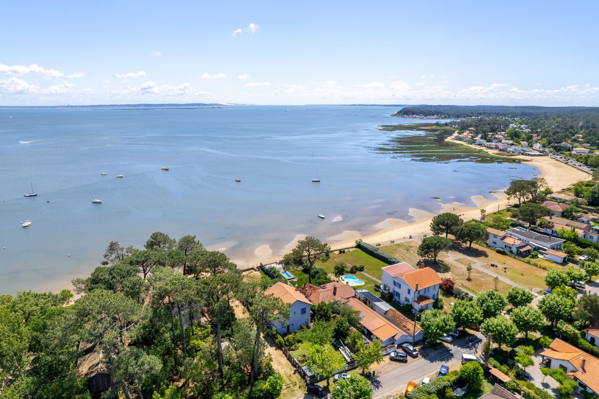 house 6 Rooms for sale on CAP FERRET (33970)