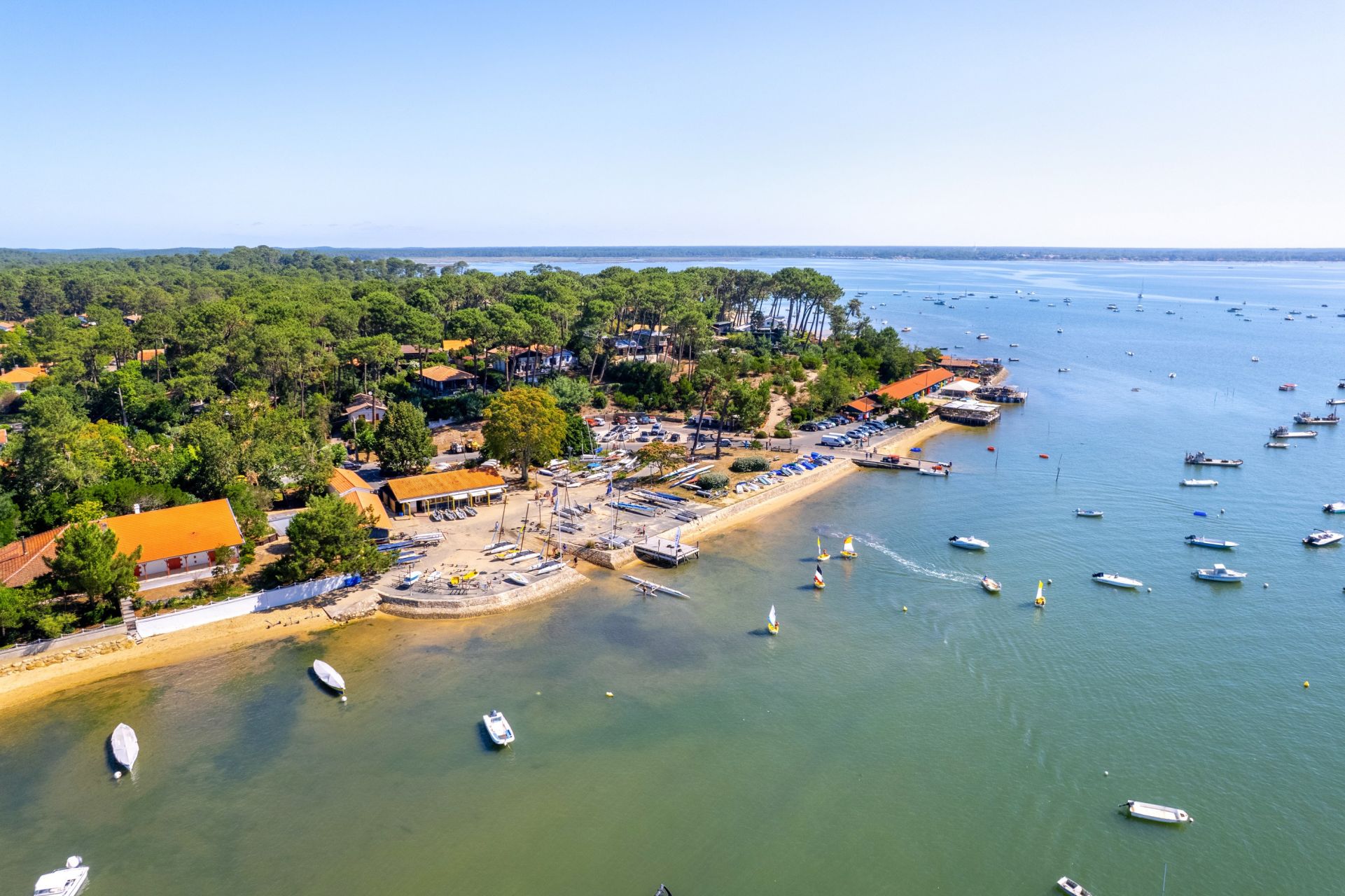 house 6 Rooms for sale on CAP FERRET (33970)