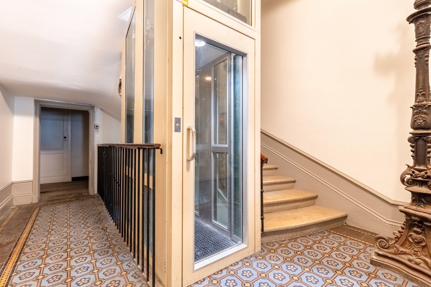 apartment 5 Rooms for sale on BORDEAUX (33000)