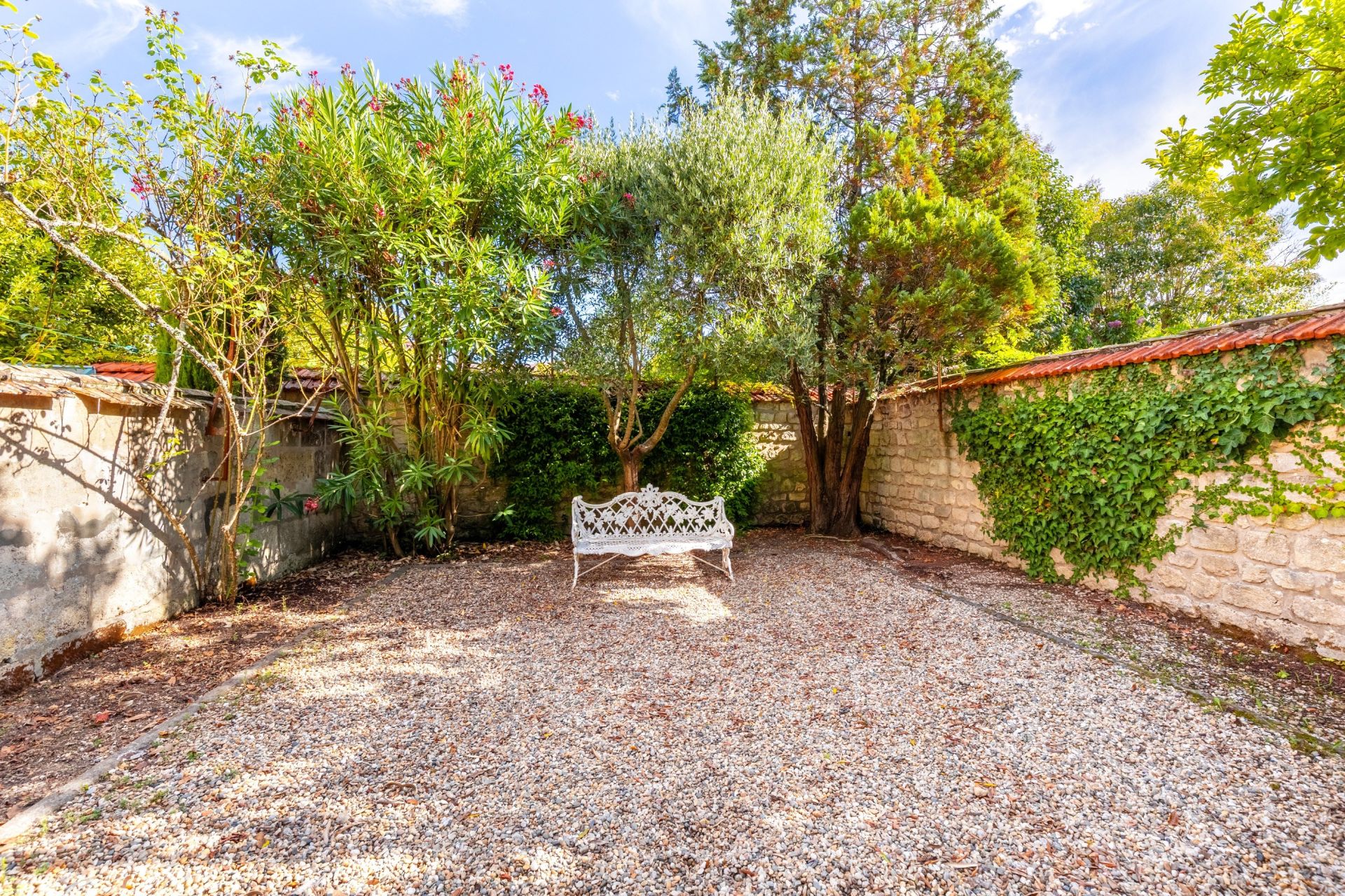 house 10 Rooms for sale on BORDEAUX (33000)