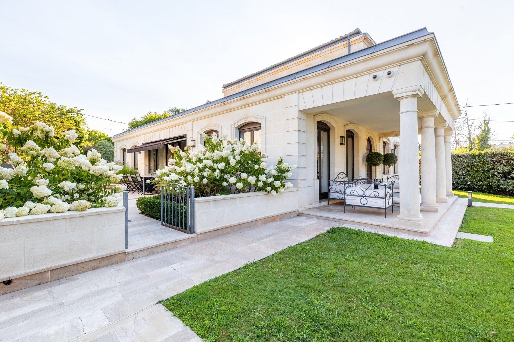 house 8 Rooms for sale on BORDEAUX (33000)