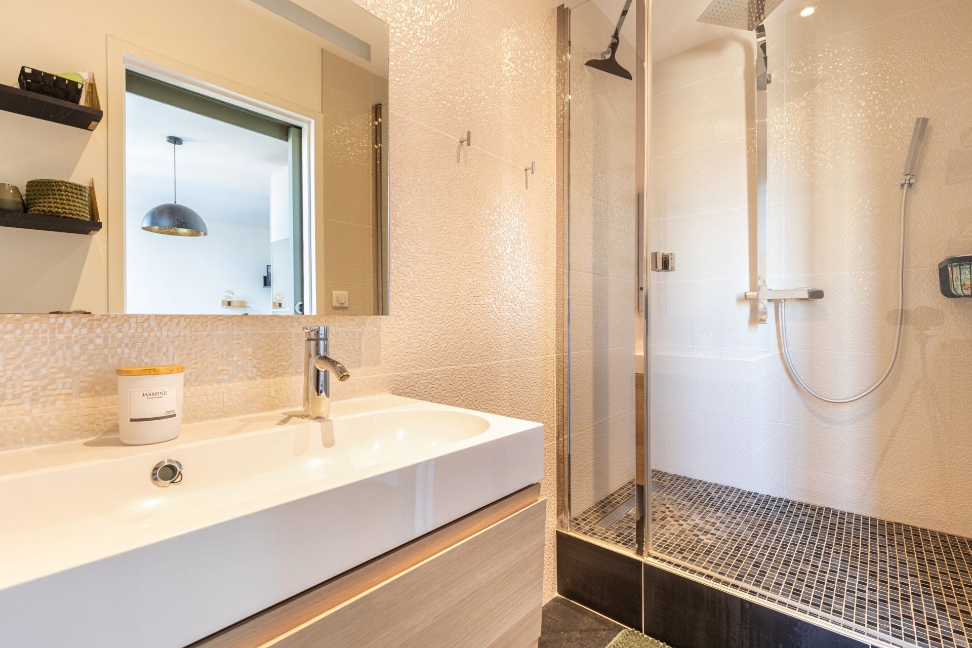 apartment 5 Rooms for sale on BORDEAUX (33000)