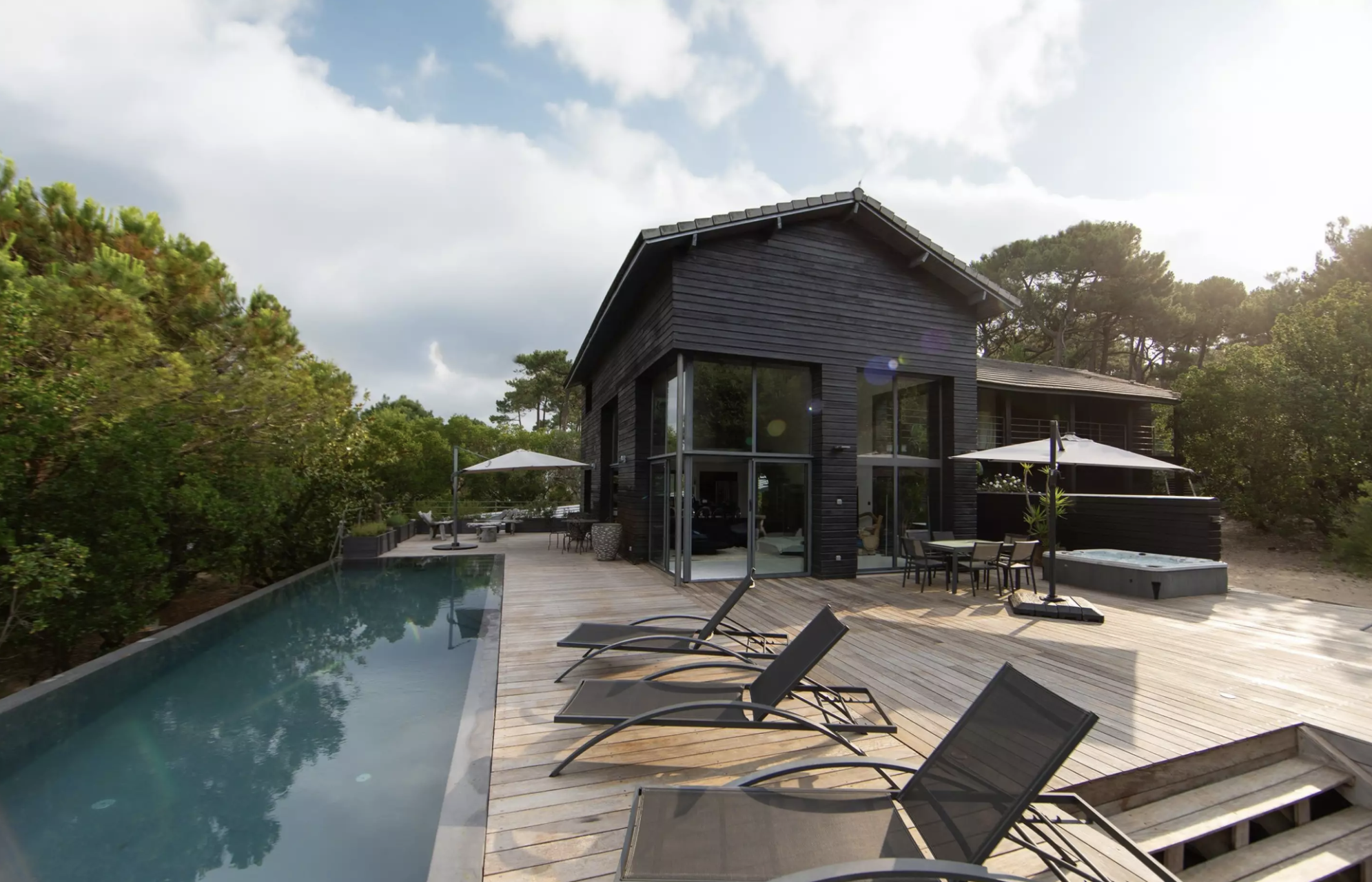 house 7 Rooms for sale on CAP FERRET (33970)