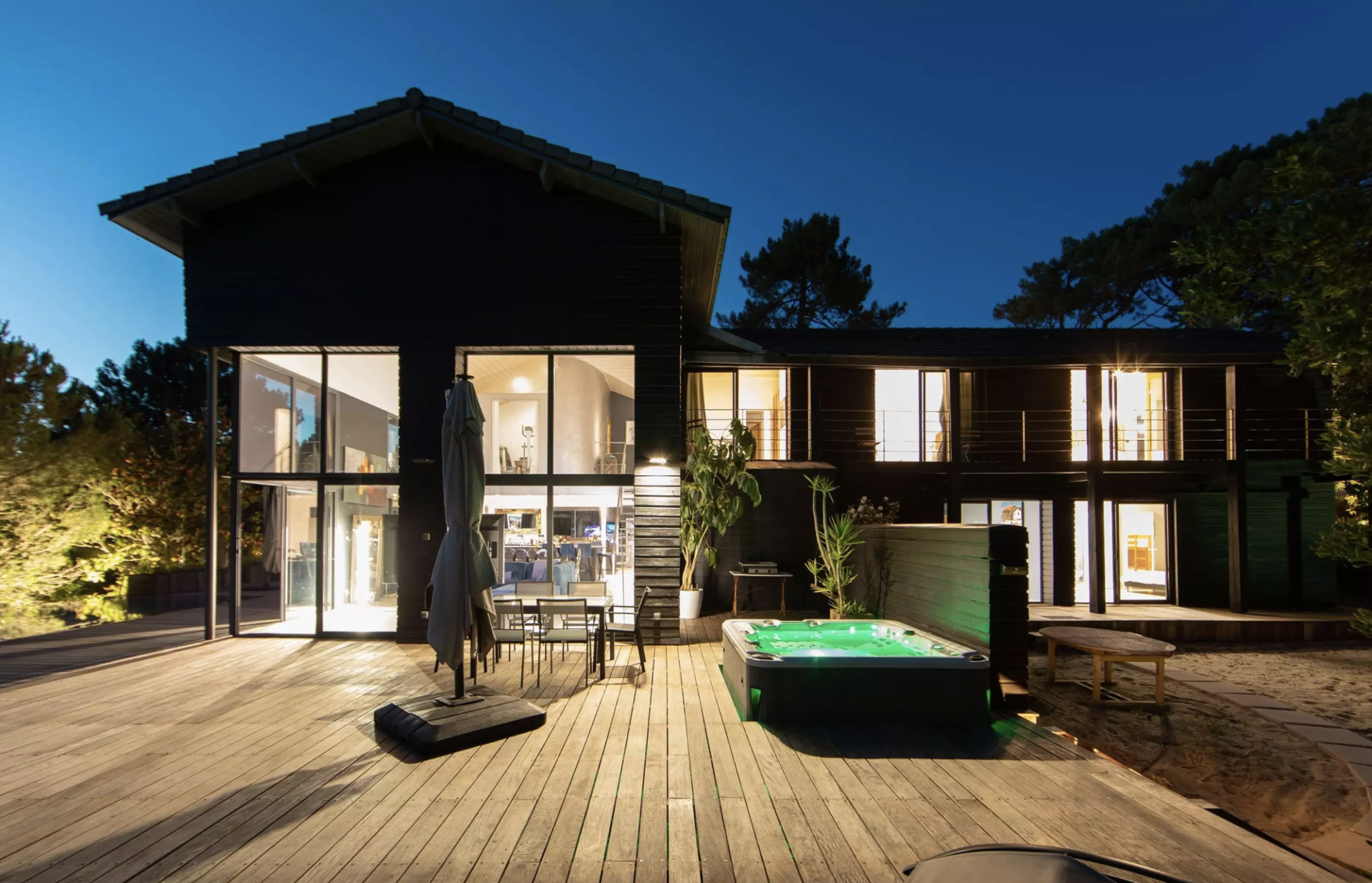 house 7 Rooms for sale on CAP FERRET (33970)