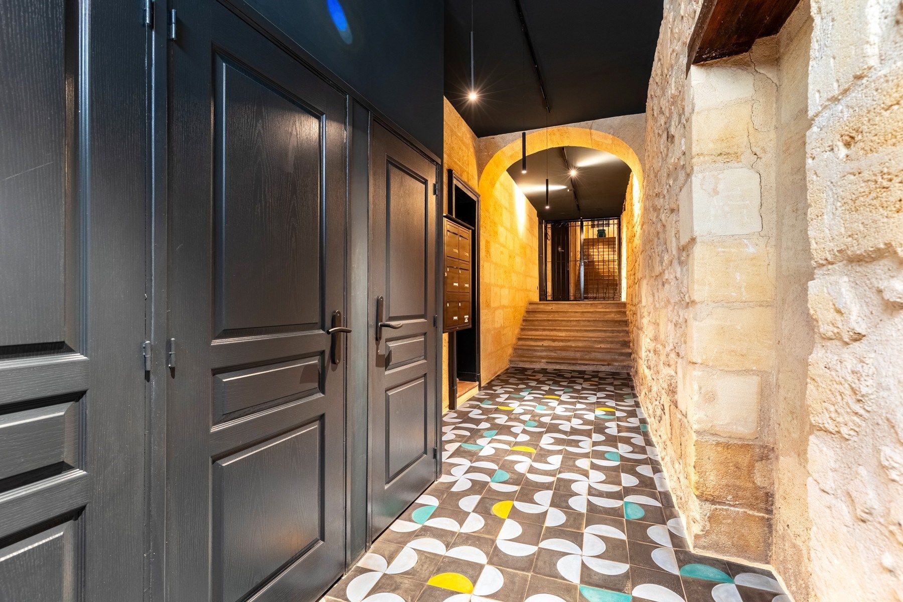 apartment 4 Rooms for sale on BORDEAUX (33000)