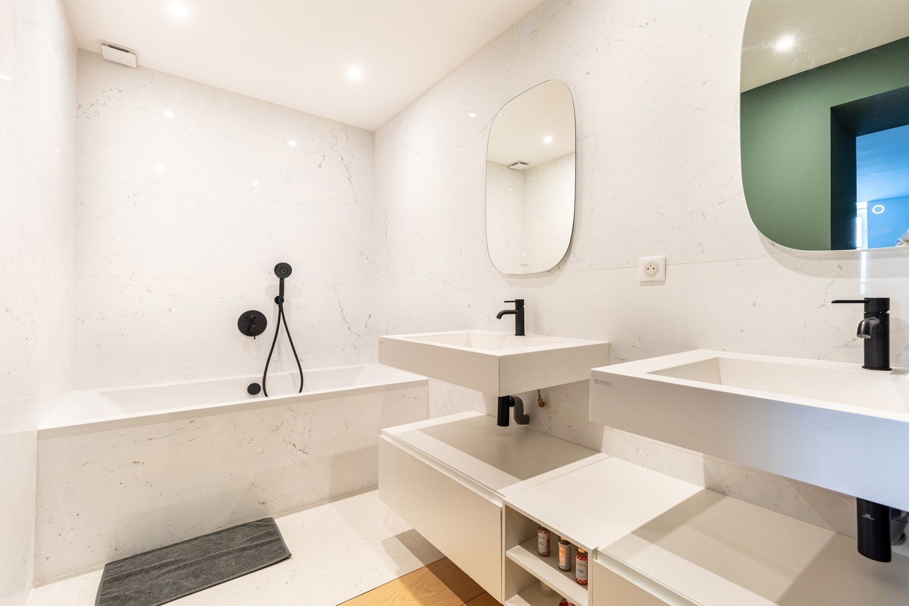 apartment 4 Rooms for sale on BORDEAUX (33000)