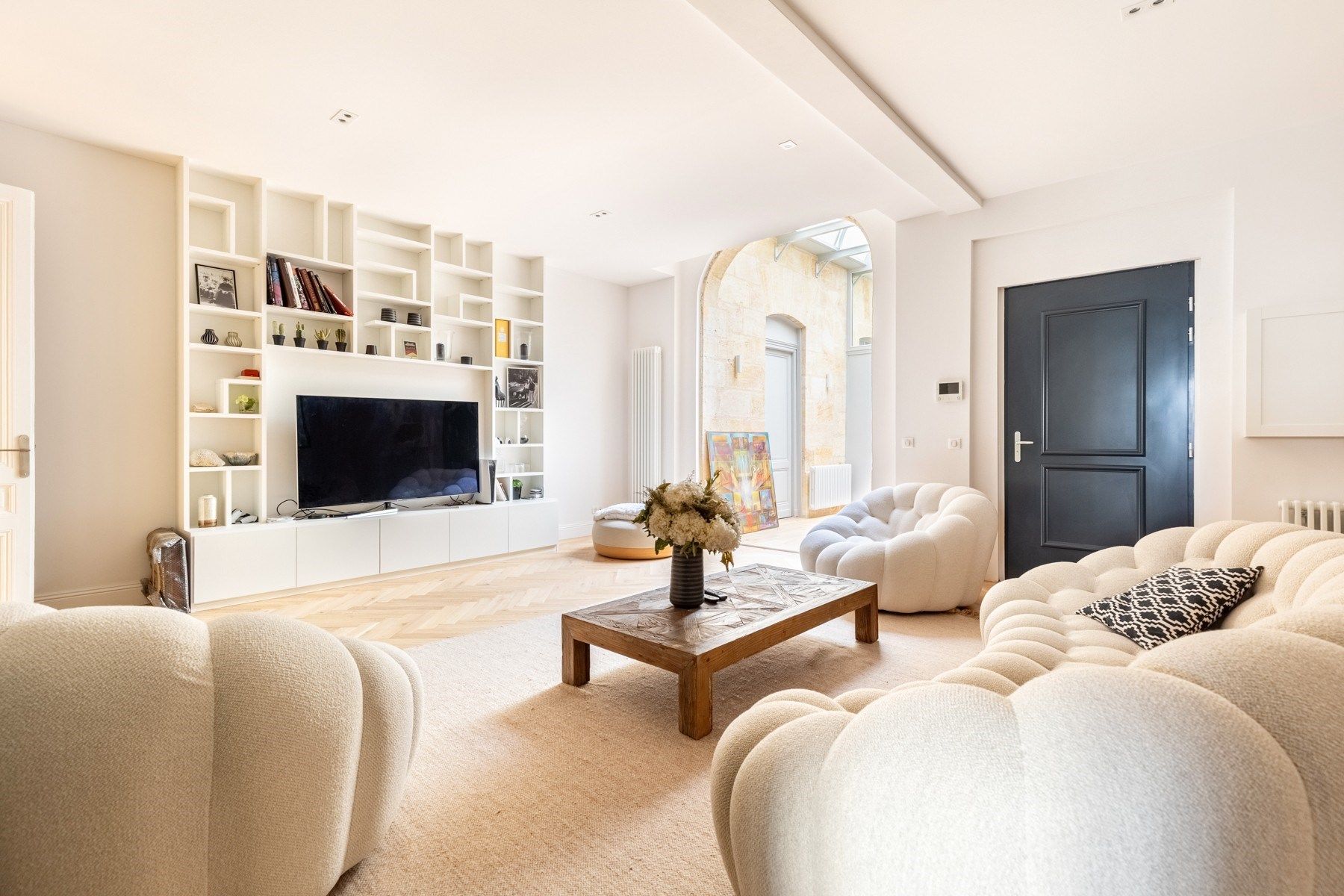 apartment 8 Rooms for sale on BORDEAUX (33000)