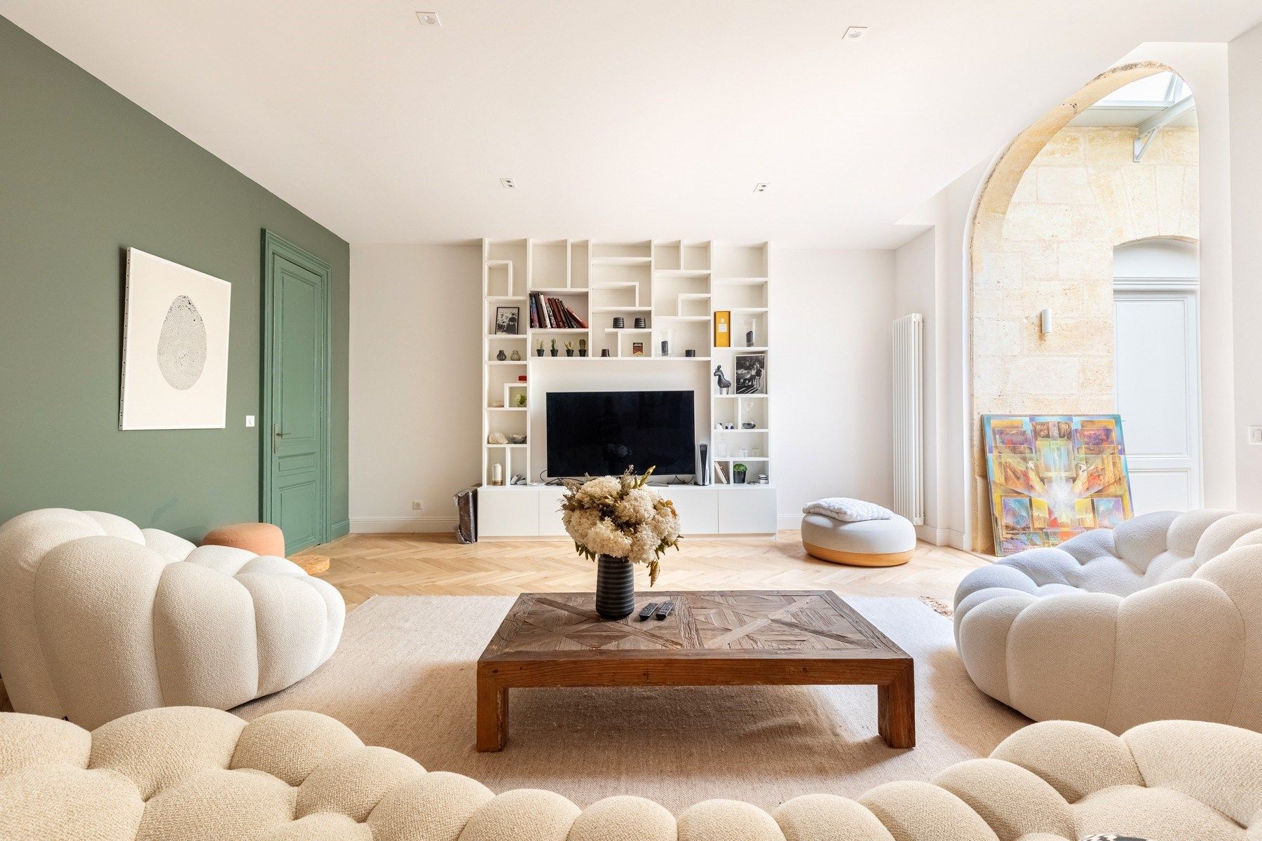 apartment 8 Rooms for sale on BORDEAUX (33000)