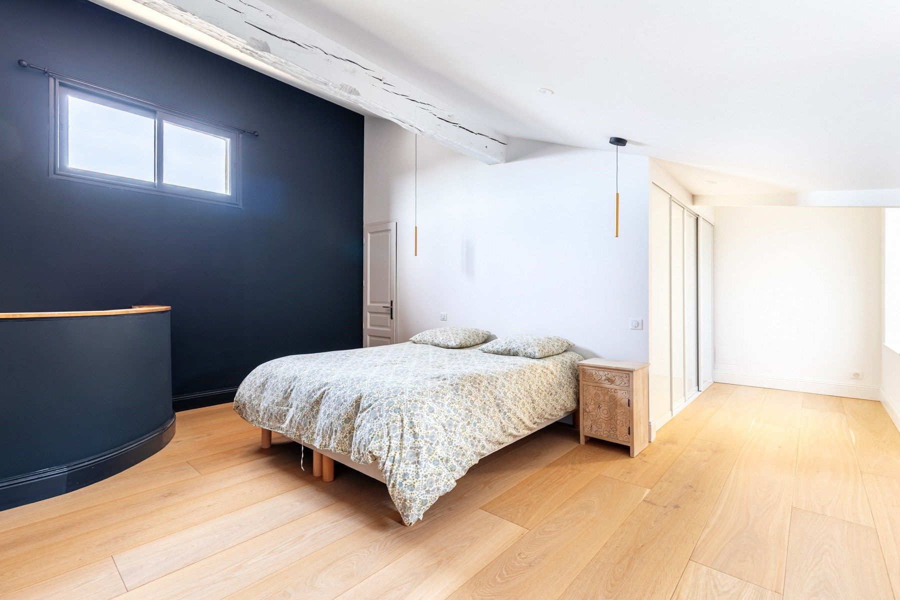 apartment 8 Rooms for sale on BORDEAUX (33000)