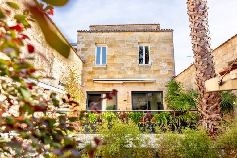 apartment 8 Rooms for sale on BORDEAUX (33000)