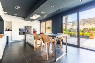 apartment 8 Rooms for sale on BORDEAUX (33000)