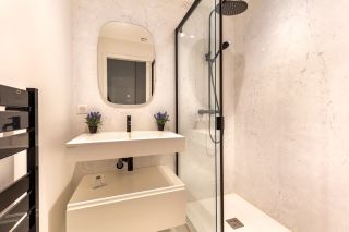 apartment 8 Rooms for sale on BORDEAUX (33000)