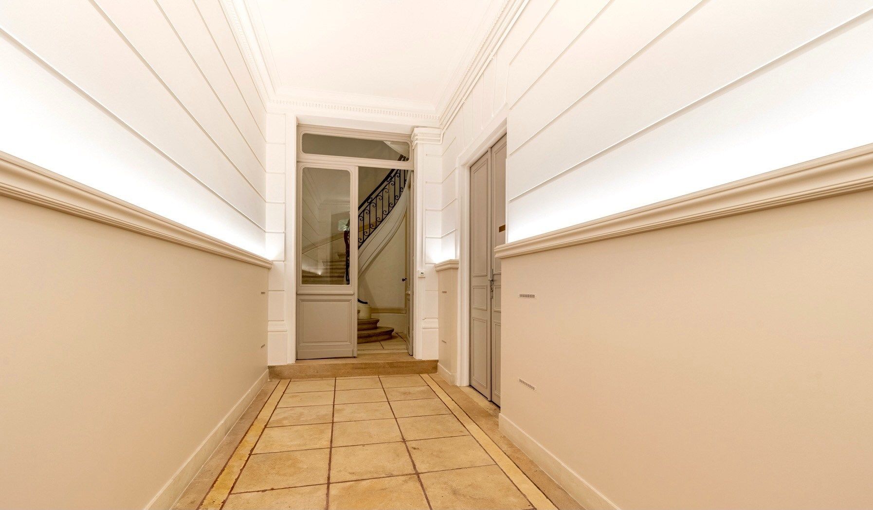 apartment 5 Rooms for sale on BORDEAUX (33000)