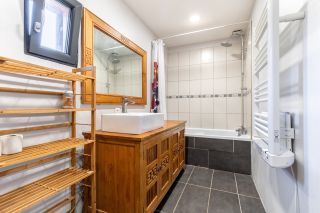 house 7 Rooms for sale on GUJAN MESTRAS (33470)