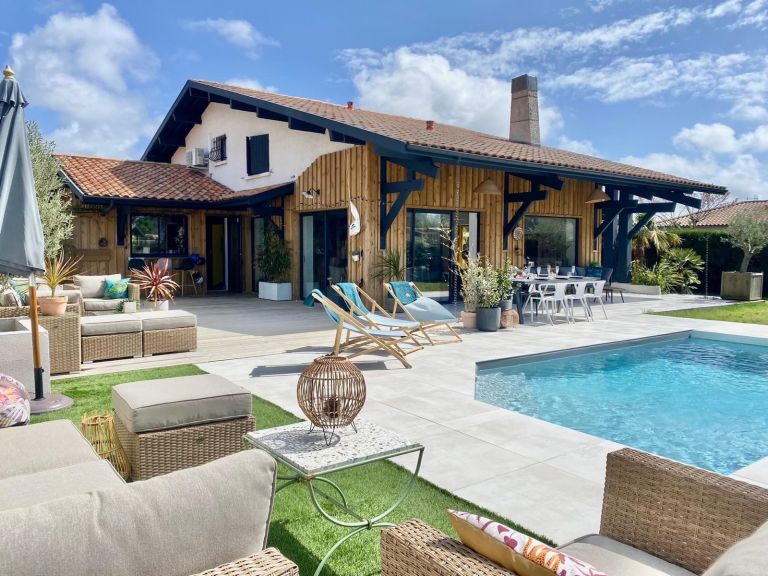 house 6 Rooms for sale on LA TESTE DE BUCH (33260)