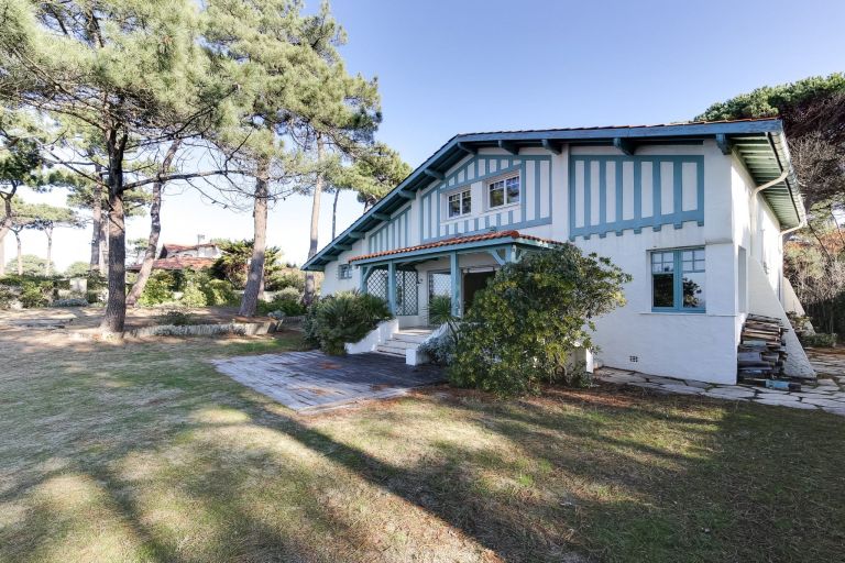villa 10 Rooms for sale on PYLA SUR MER (33115)