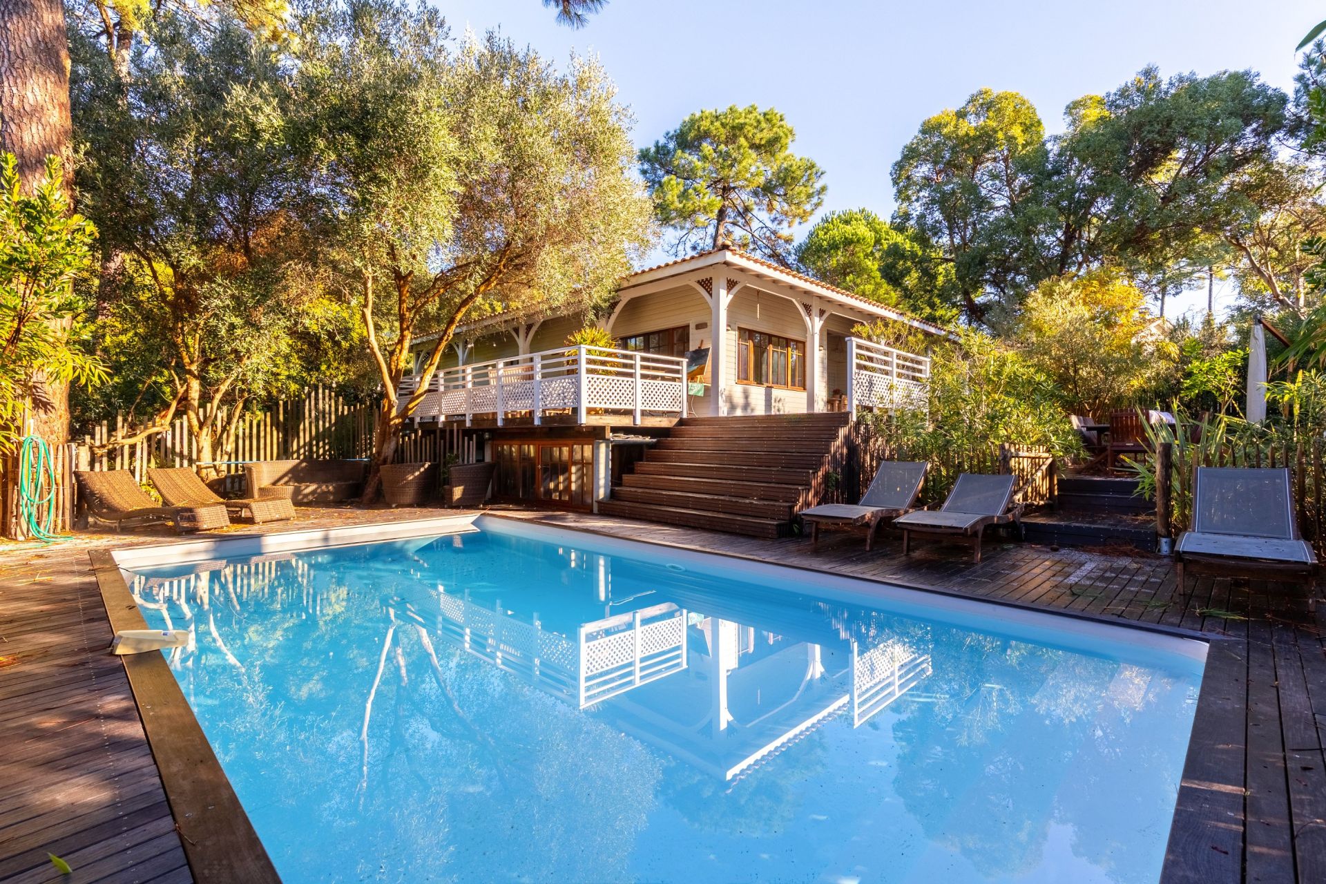 house 7 Rooms for sale on CAP FERRET (33970)