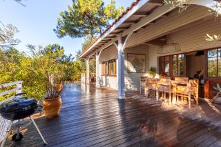 house 7 Rooms for sale on CAP FERRET (33970)