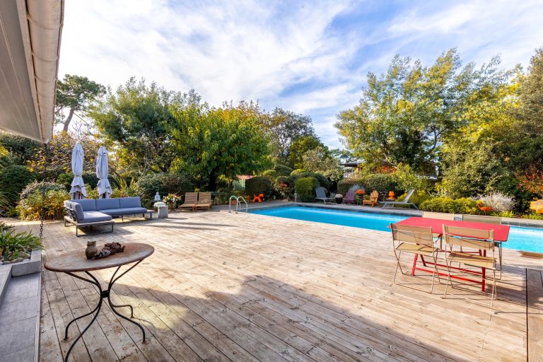house 7 Rooms for sale on ARCACHON (33120)