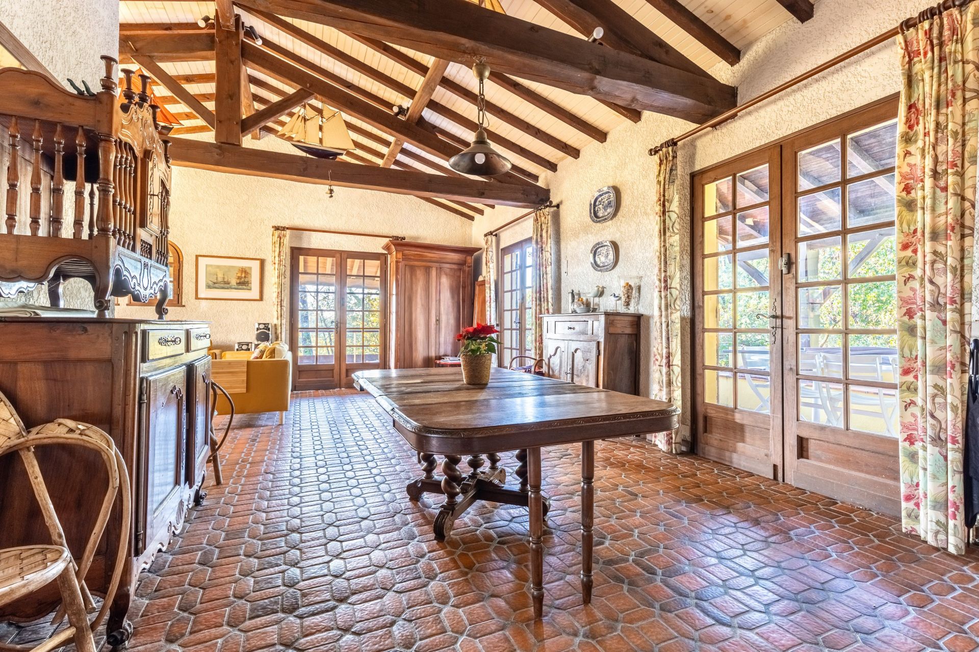 house 7 Rooms for sale on CAP FERRET (33970)