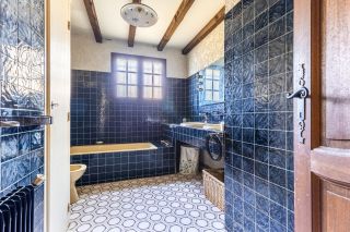 house 7 Rooms for sale on CAP FERRET (33970)