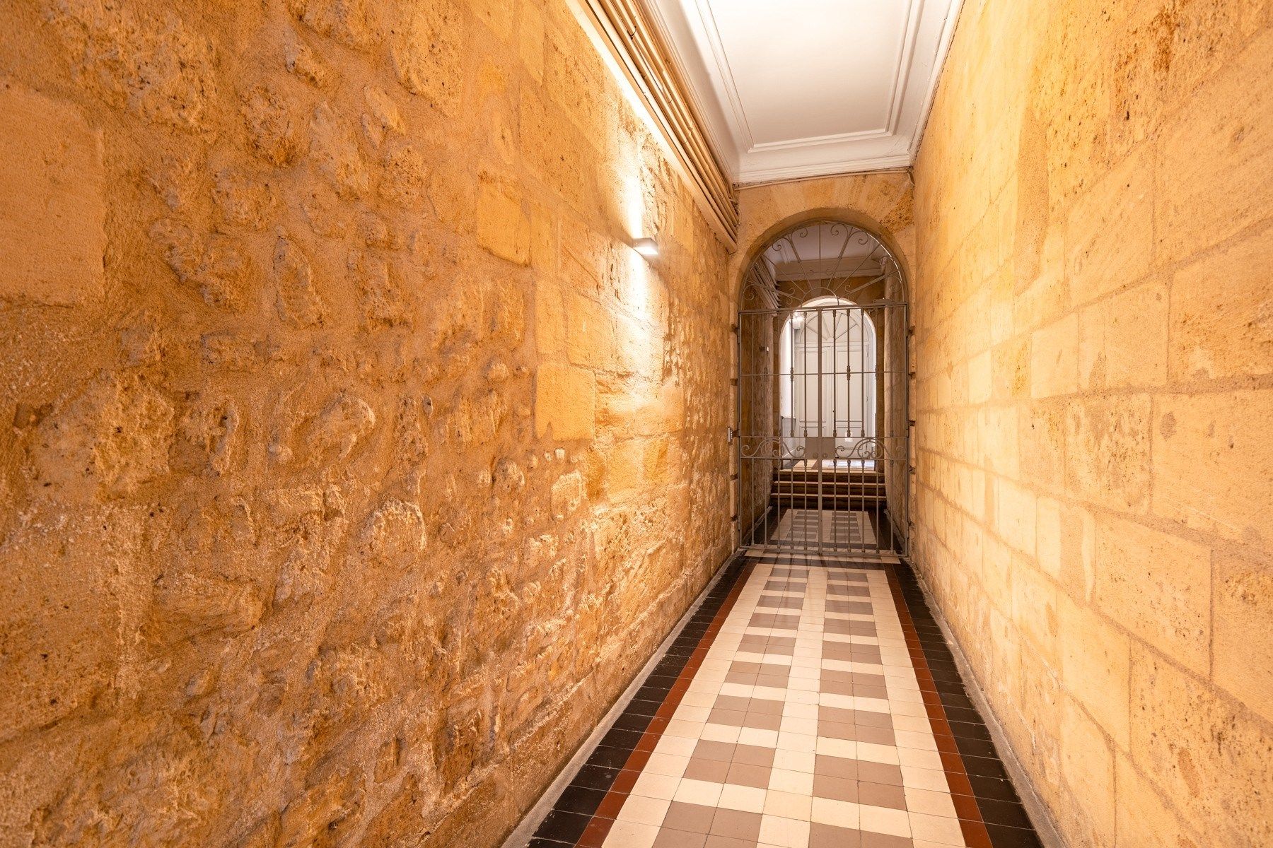 apartment 3 Rooms for sale on BORDEAUX (33000)