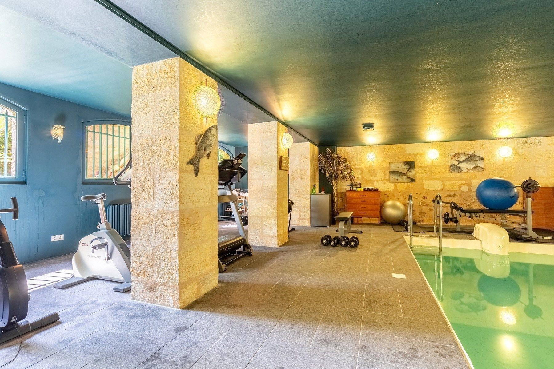 house 18 Rooms for sale on BORDEAUX (33000)