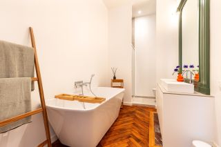 apartment 6 Rooms for sale on BORDEAUX (33000)