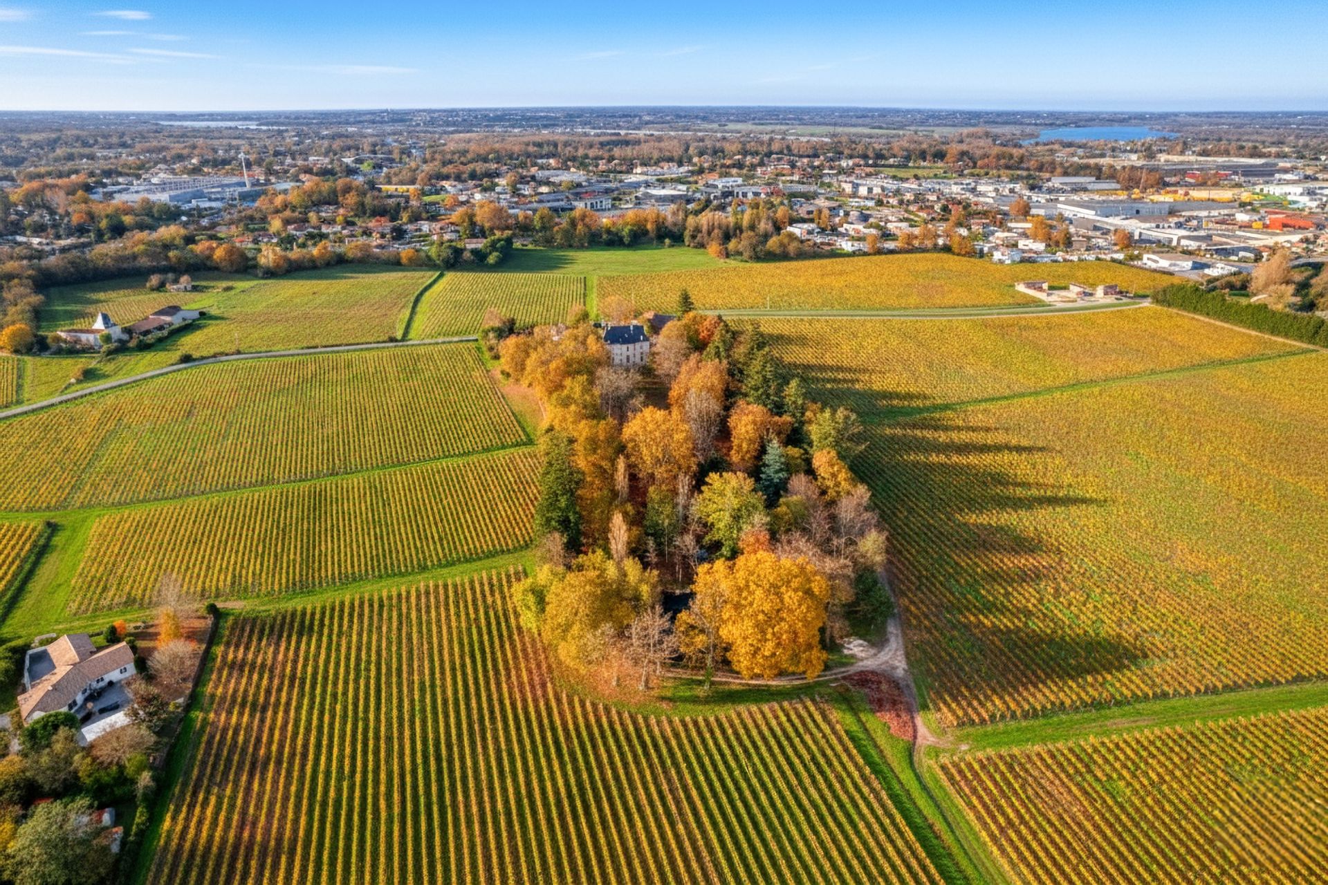 castle 12 Rooms for sale on BORDEAUX (33000)