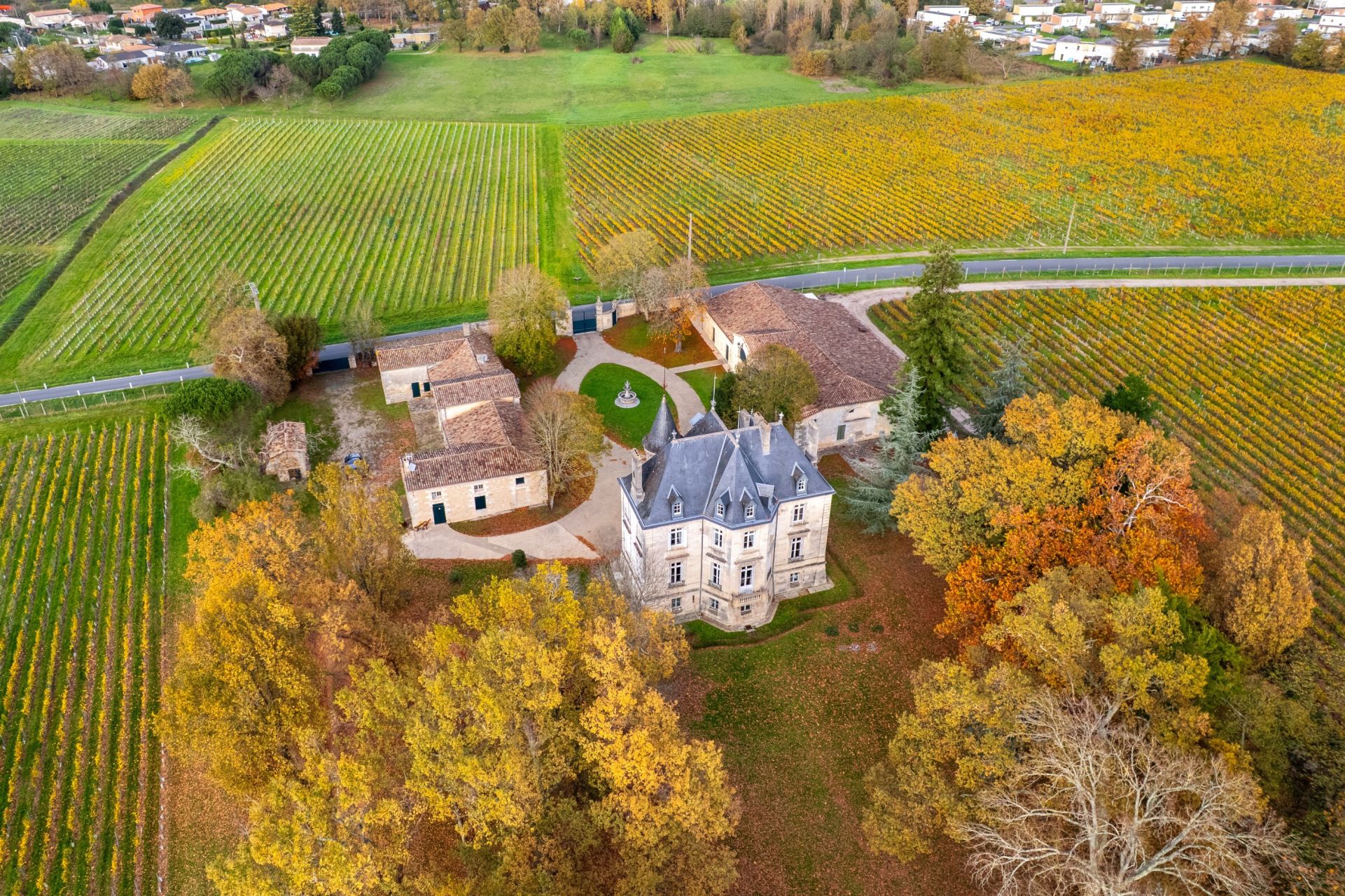 castle 12 Rooms for sale on BORDEAUX (33000)