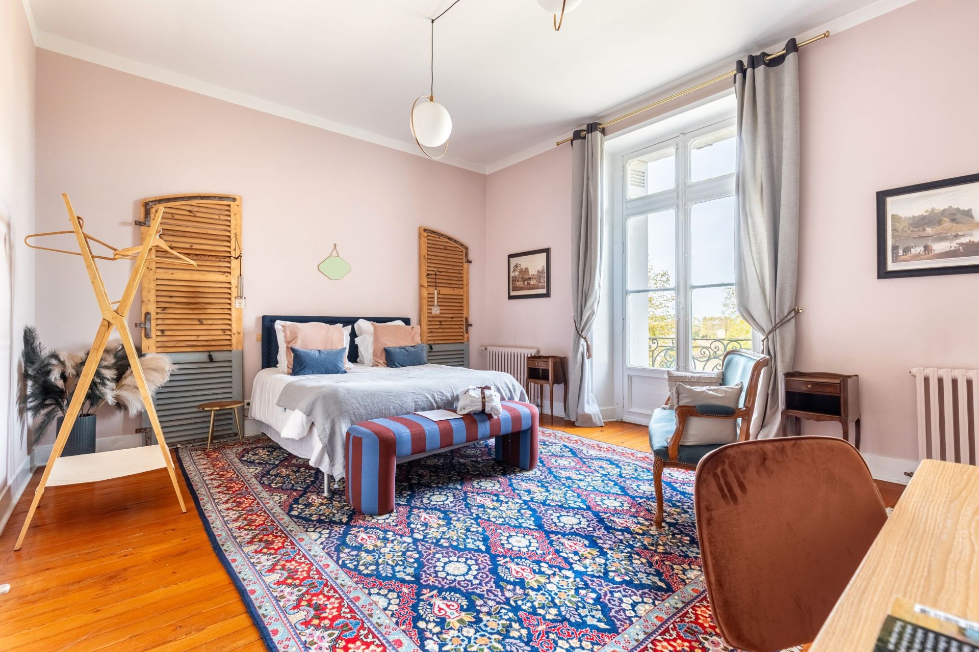castle 12 Rooms for sale on BORDEAUX (33000)