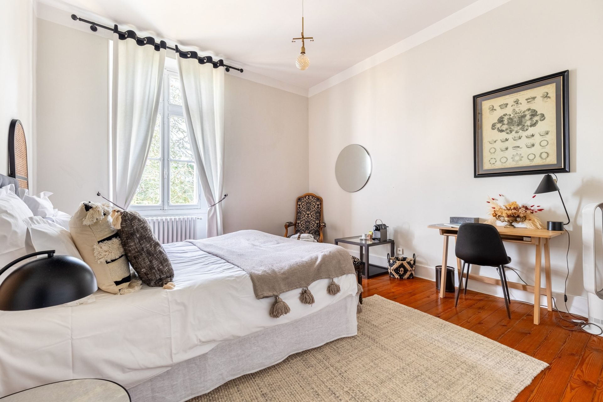 castle 12 Rooms for sale on BORDEAUX (33000)