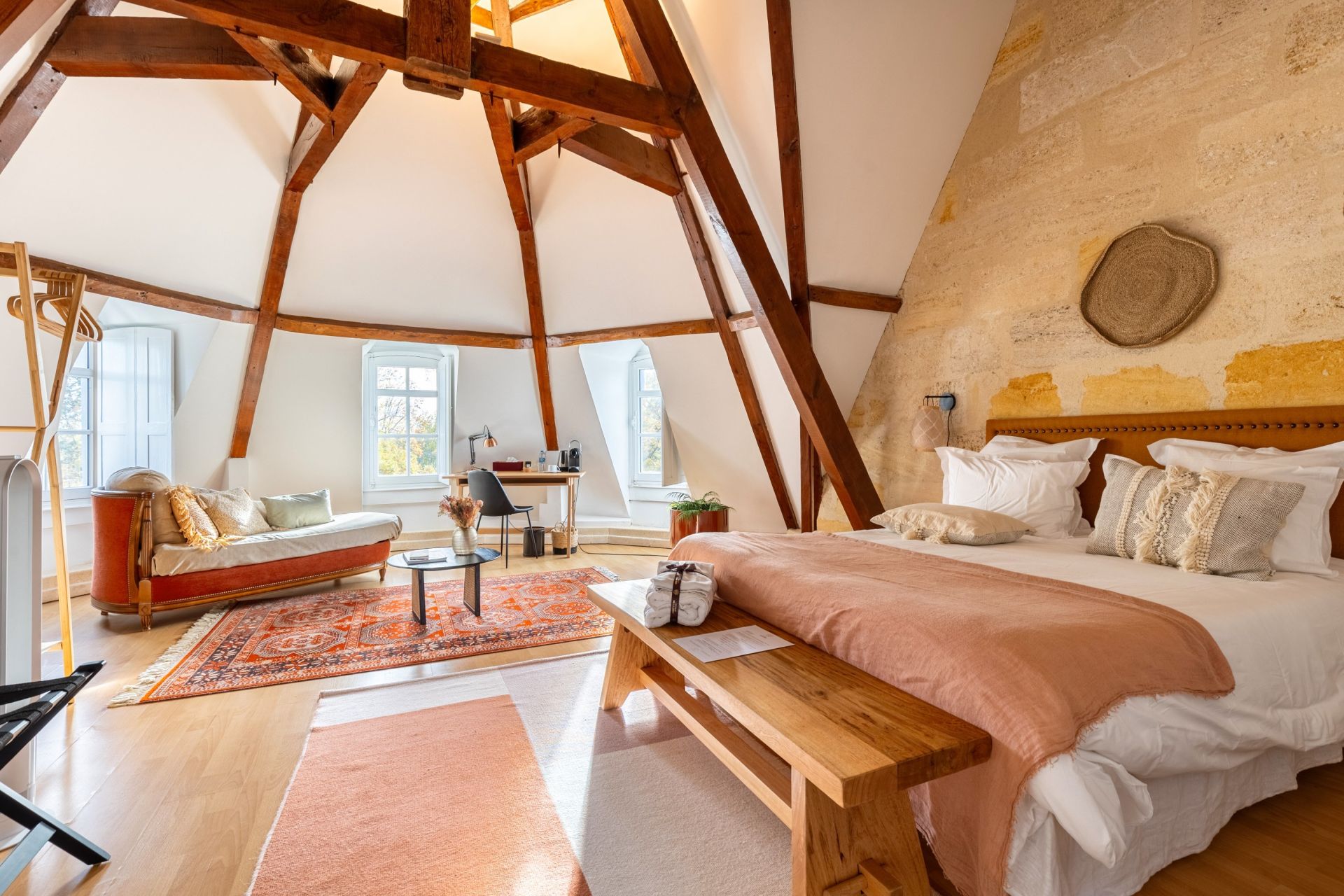 castle 12 Rooms for sale on BORDEAUX (33000)