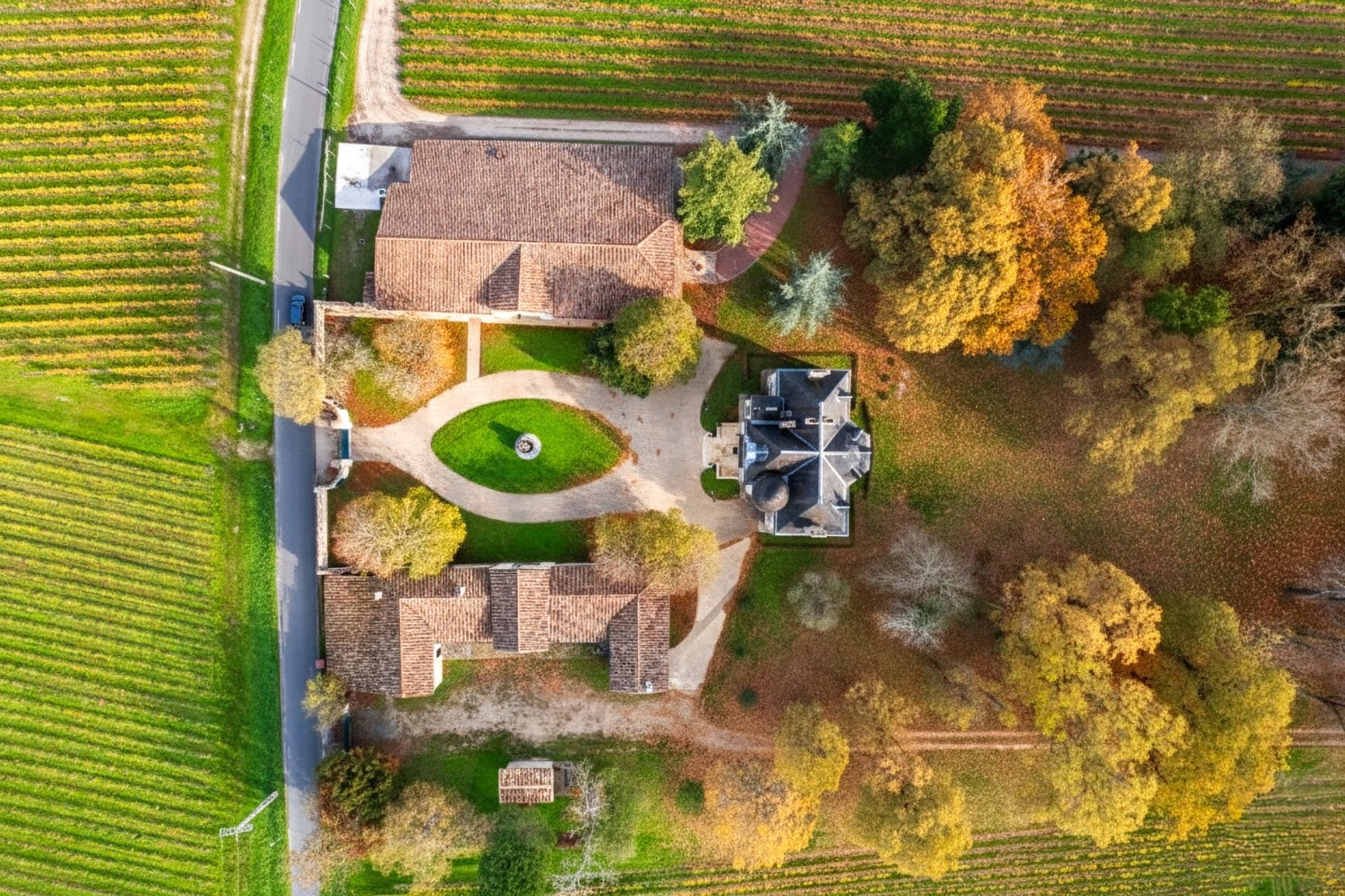 castle 12 Rooms for sale on BORDEAUX (33000)