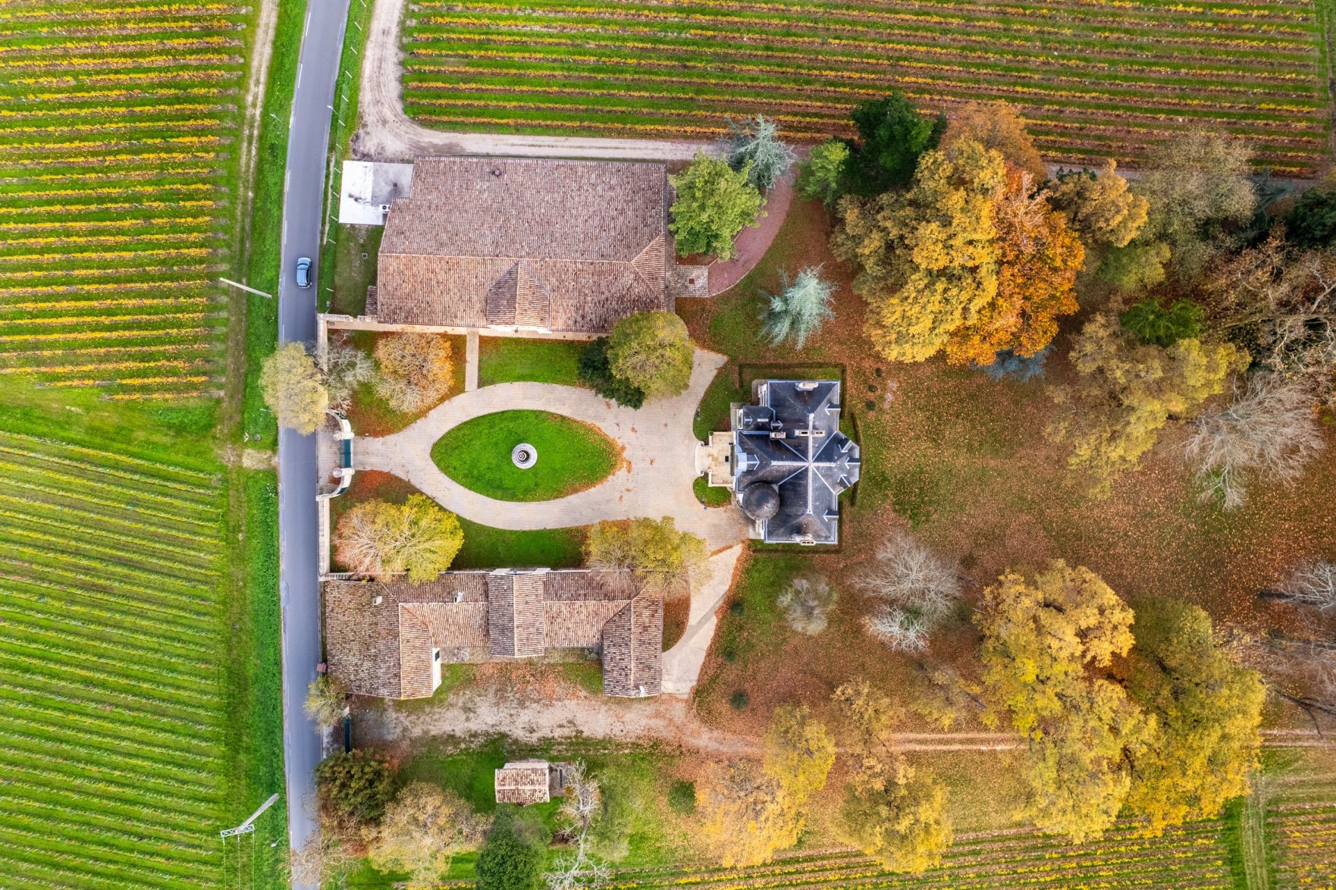 castle 12 Rooms for sale on BORDEAUX (33000)