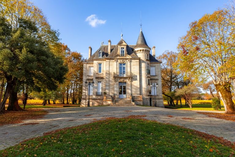 castle 12 Rooms for sale on BORDEAUX (33000)