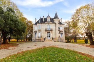 castle 12 Rooms for sale on BORDEAUX (33000)