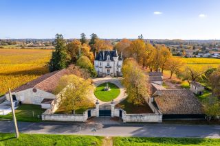castle 12 Rooms for sale on BORDEAUX (33000)