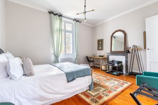 castle 12 Rooms for sale on BORDEAUX (33000)