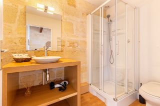 castle 12 Rooms for sale on BORDEAUX (33000)