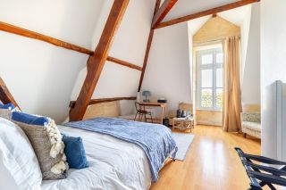 castle 12 Rooms for sale on BORDEAUX (33000)