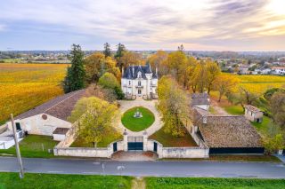 castle 12 Rooms for sale on BORDEAUX (33000)